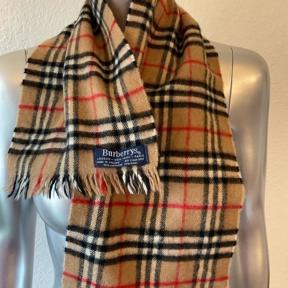 Vintage Authentic Burberrys Scarf Made in England. 70cashmere 30%wool. - Picture 2 of 7